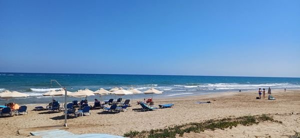 Analipsi Beach mit Palmen in der Nähe von Gouves, Kreta