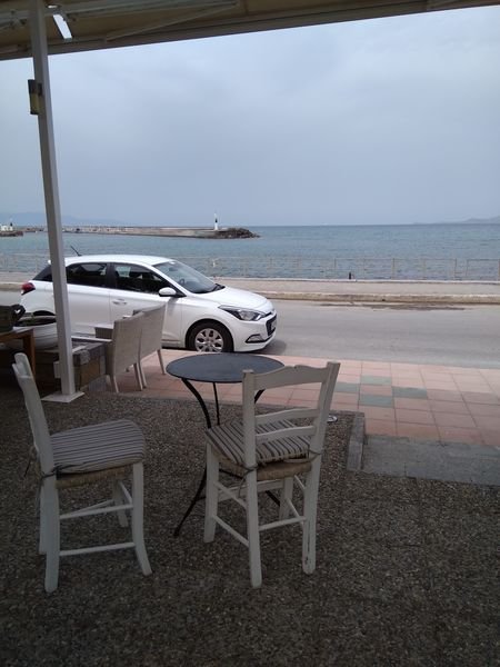 Yacht Food Lounge Cafe an der Strandpromenade von Gouves